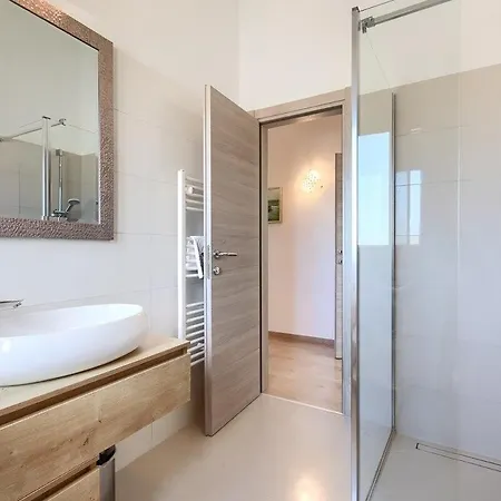 Nirvana Willa Vodnjan