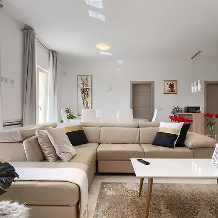 Nirvana Willa Vodnjan