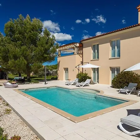 Nirvana Willa Vodnjan