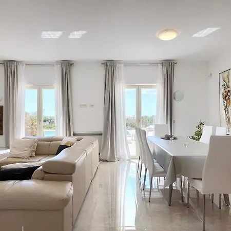 Villa Nirvana *